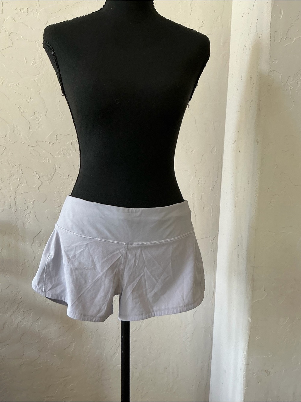 Lululemon Women's White Athletic Skort Shorts